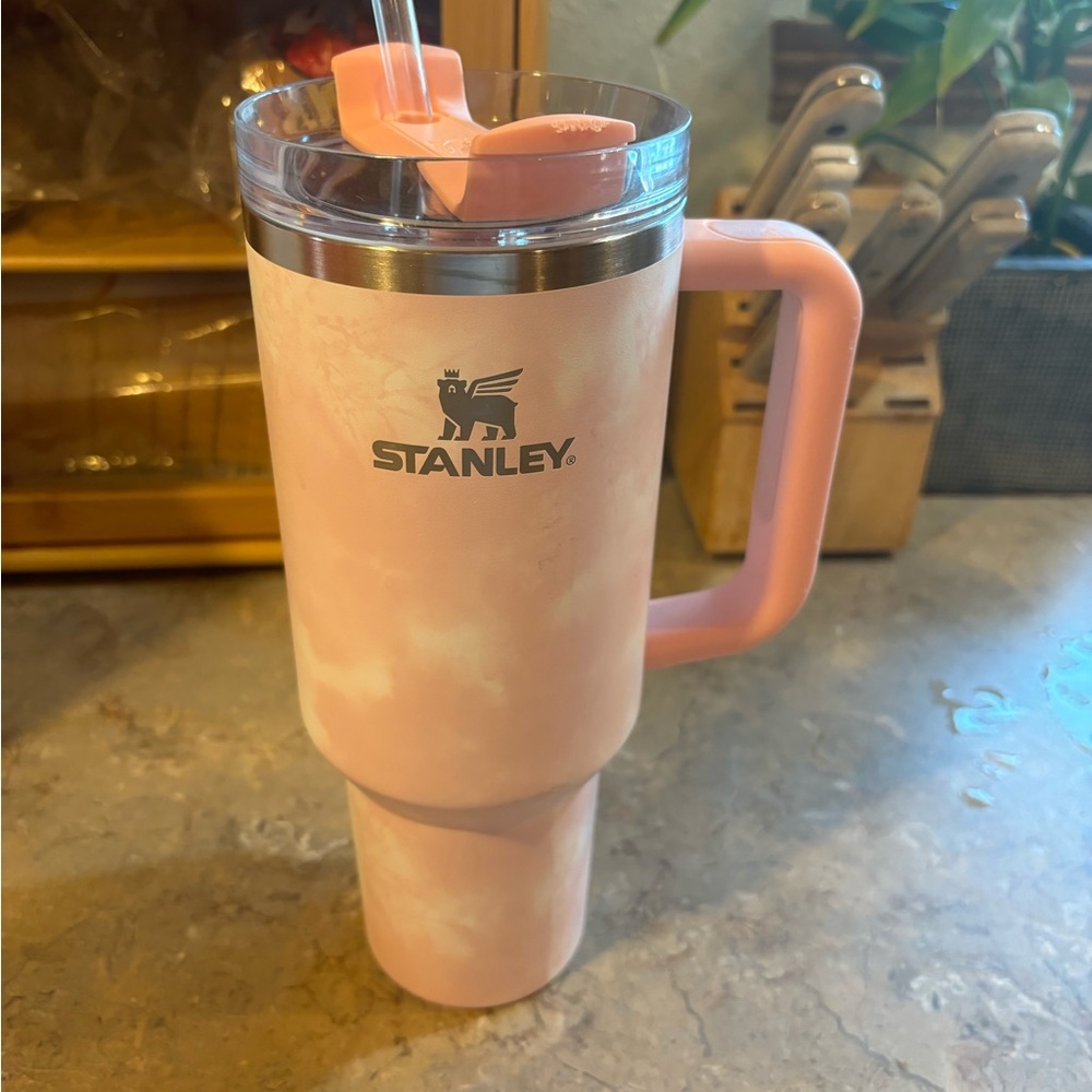 Stanley 40 oz Quencher Pink Tumbler with Straw